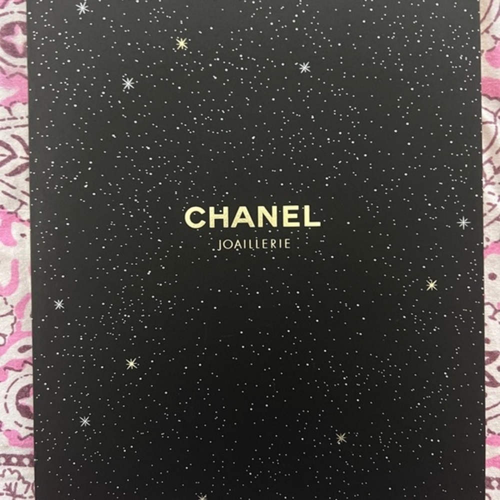 Chanel Joaillerie Black and Gold Starry Booklet